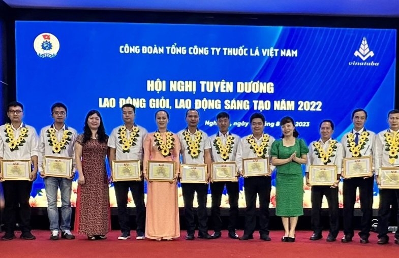 Hội nghị tuyên dương lao động giỏi, lao động sáng tạo năm 2022