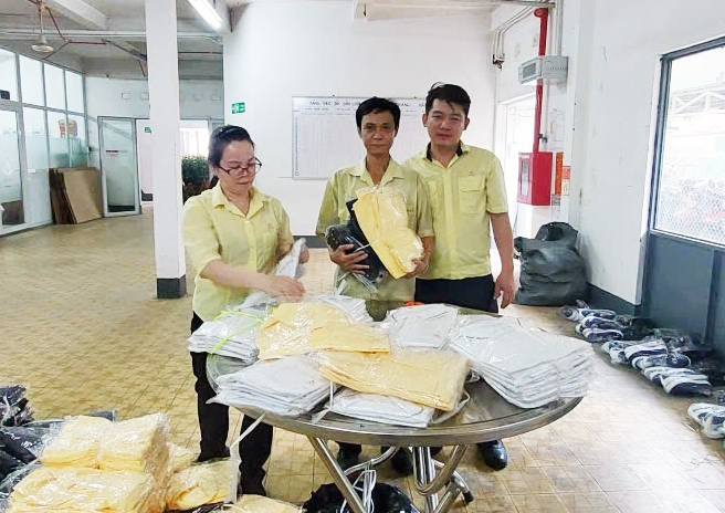 Vina Toyo cấp phát đồng phục, trang bị bảo hộ lao động thường niên cho người lao động